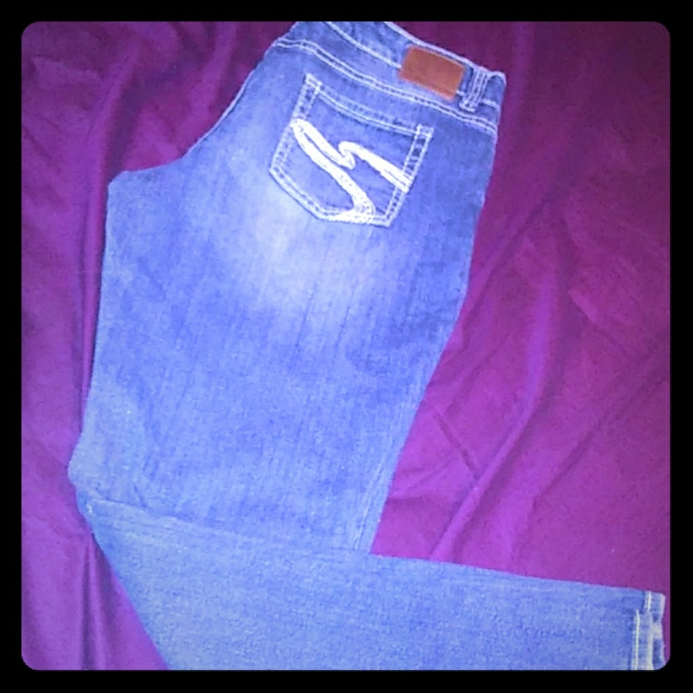Maurices bootcut Jeans